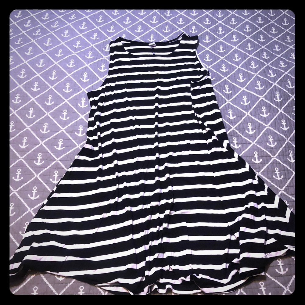 👑 Sleeveless Swing Dress 👑